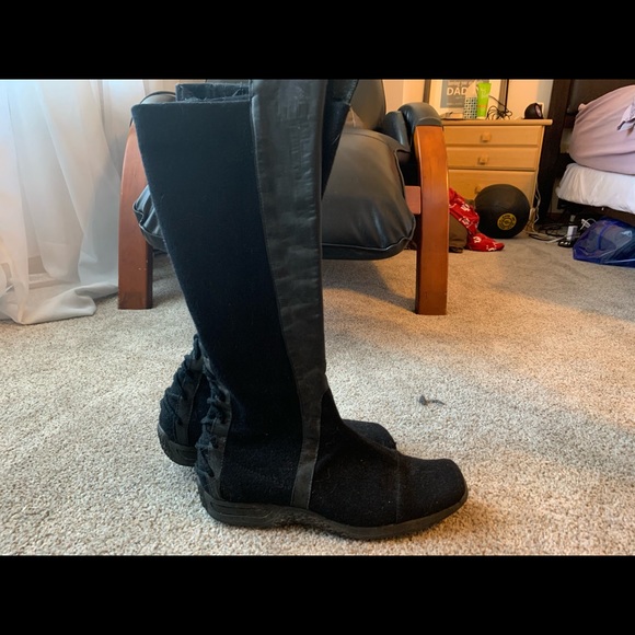 Shoes - Picture 2 of 5